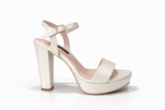 Sandalia Capri para mujer hueso charol