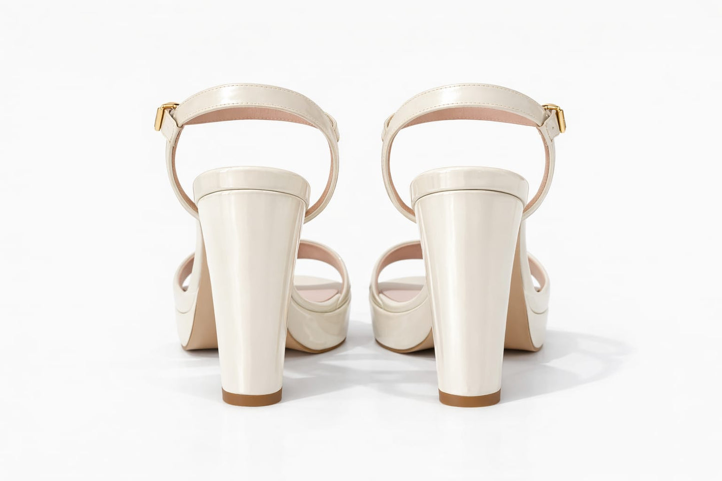 Sandalia Capri para mujer hueso charol