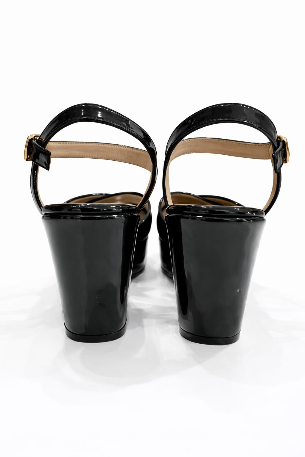 SANDALIA ORTOPÉDICA CRUZADA TACÓN 7CM CHAROL NEGRO