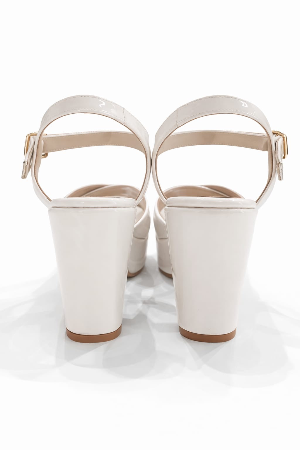 Ortopédica Sandalia CRUZADA TACÓN 7CM HUESO CHAROL