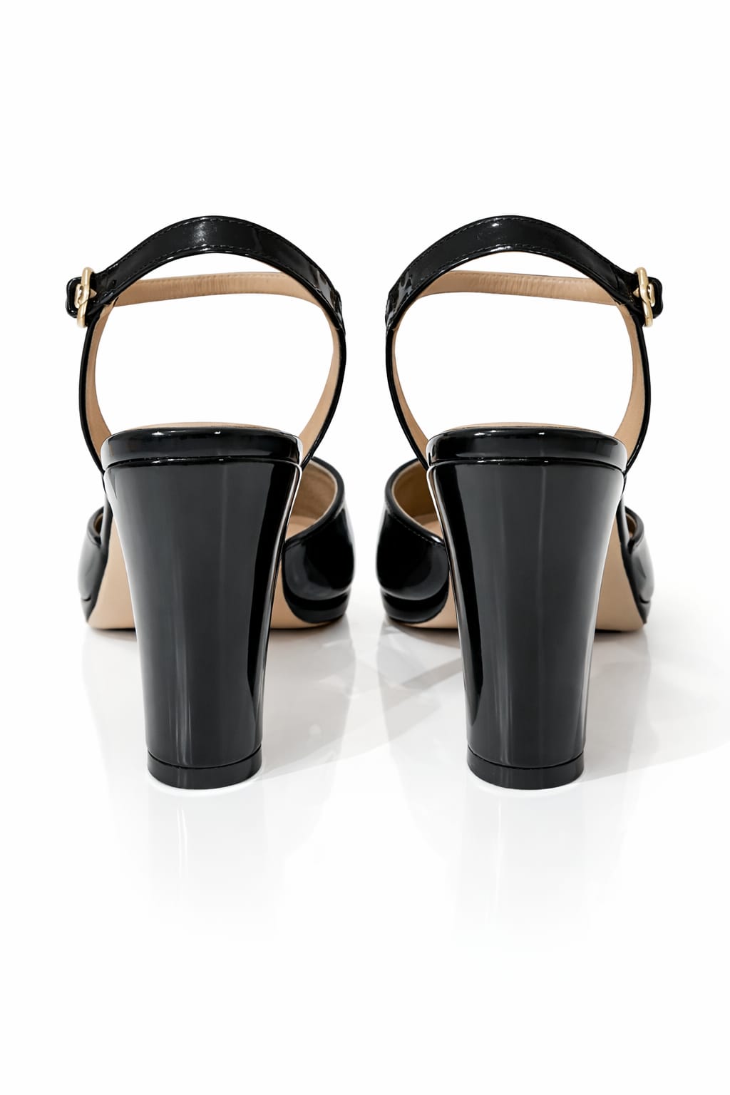 Zapato Stiletto destalonado con tira ancha Vilma charol negro